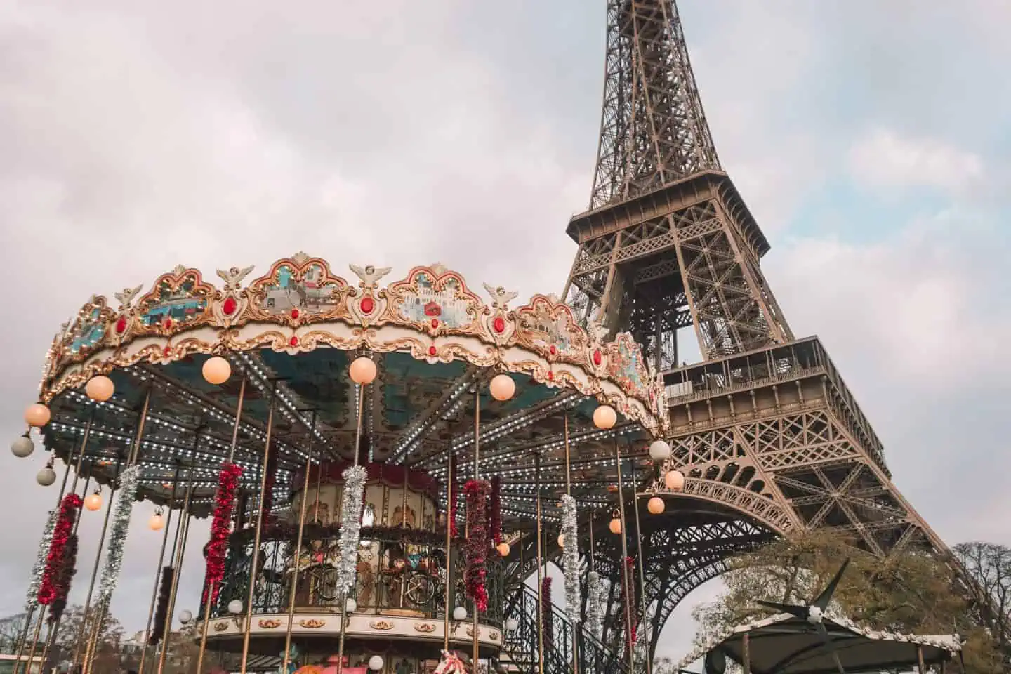 capturing the Trocadero carousel with Eiffel Tower view